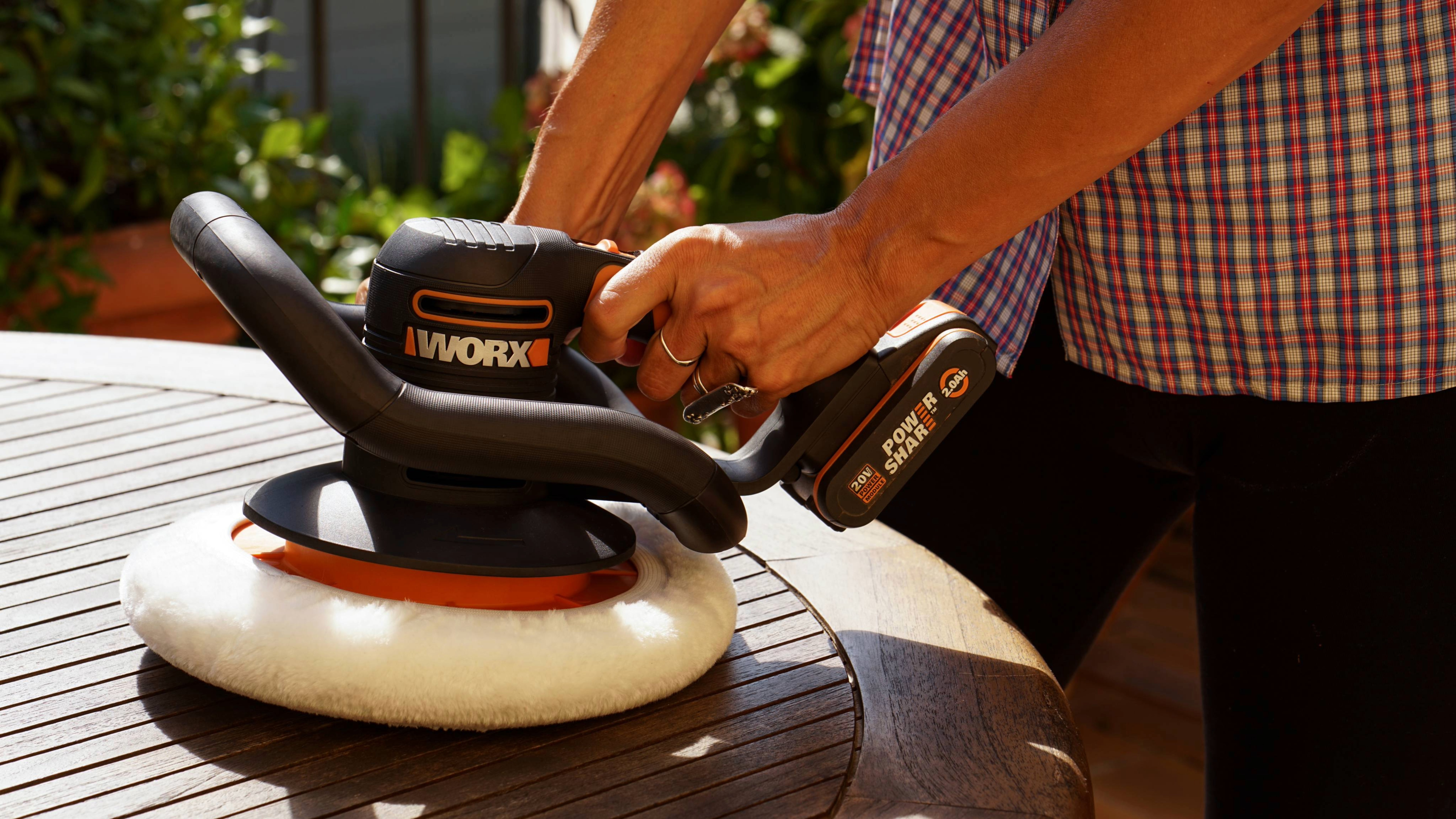 Worx WX856.9 - Pulidora 20V (S/bat)